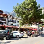 Amigo Aparthotel 3*